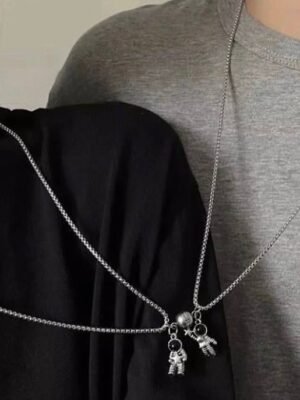 قلادة فضاء توتز